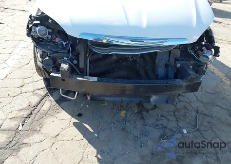 2011 Chrysler 200 Touring z USA, uszkodzony, nr VIN 1C3BC2EBXBN617390